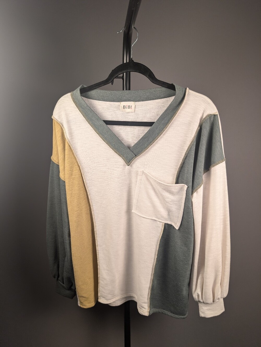 BiBi Colorblock V-Neck Pocket Balloon Sleeve Top A366 - Picture 2 of 11
